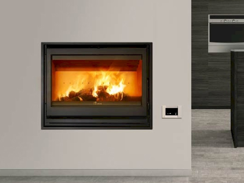 <b>Reference:</b> BALTIC 800 <br> 
<b>Description:</b><br>- Wood fireplace <br>
- Heat output range: 9-17kW <br>
- Efficiency: 80% <br>
- Nominal heat output: 13kW <br>
- Flue socket: ø150 MM<br>
- Heating area: 116 m2 <br>
- Heating volume: 289 m3 <br>
<b>Dimensions:</b><br>- L= 80CM<br>- W= 45CM<br>- H= 62CM<br><b>Weight:</b> 100KG