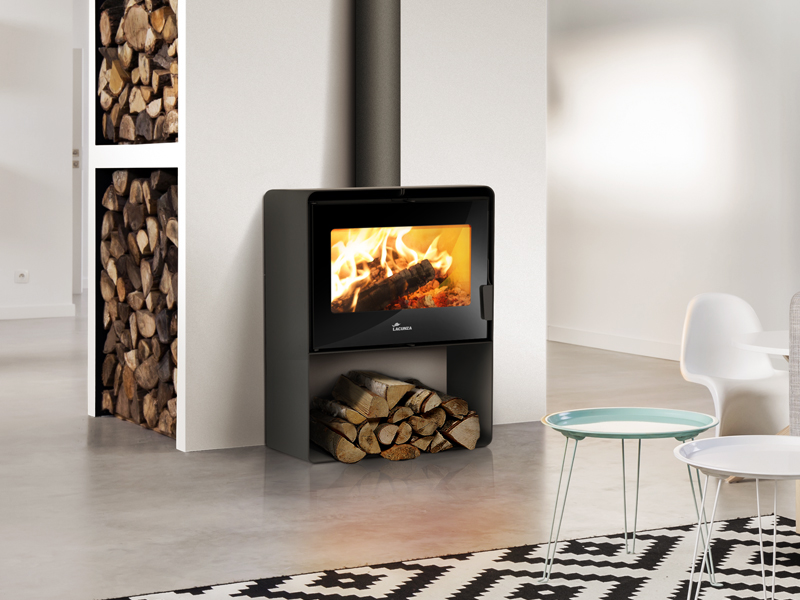 <b>Reference:</b> ATLANTIC 603 <br> 
<b>Description:</b><br>-Freestanding Stove <br>
- Heat output range: 8.5-15.5kW <br>
- Efficiency: 85% <br>
- Nominal heat output: 12kW <br>
- Flue socket: ø150 MM<br>
- Heating area: 107 m2 <br>
- Heating volume: 267 m3 <br>
<b>Dimensions:</b><br>- L= 60CM<br>- W= 40CM<br>- H= 85CM<br><b>Weight:</b> 90KG